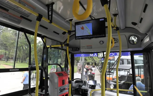 Las ventanillas selladas "abren" un nuevo formato de publicidad en los colectivos.
